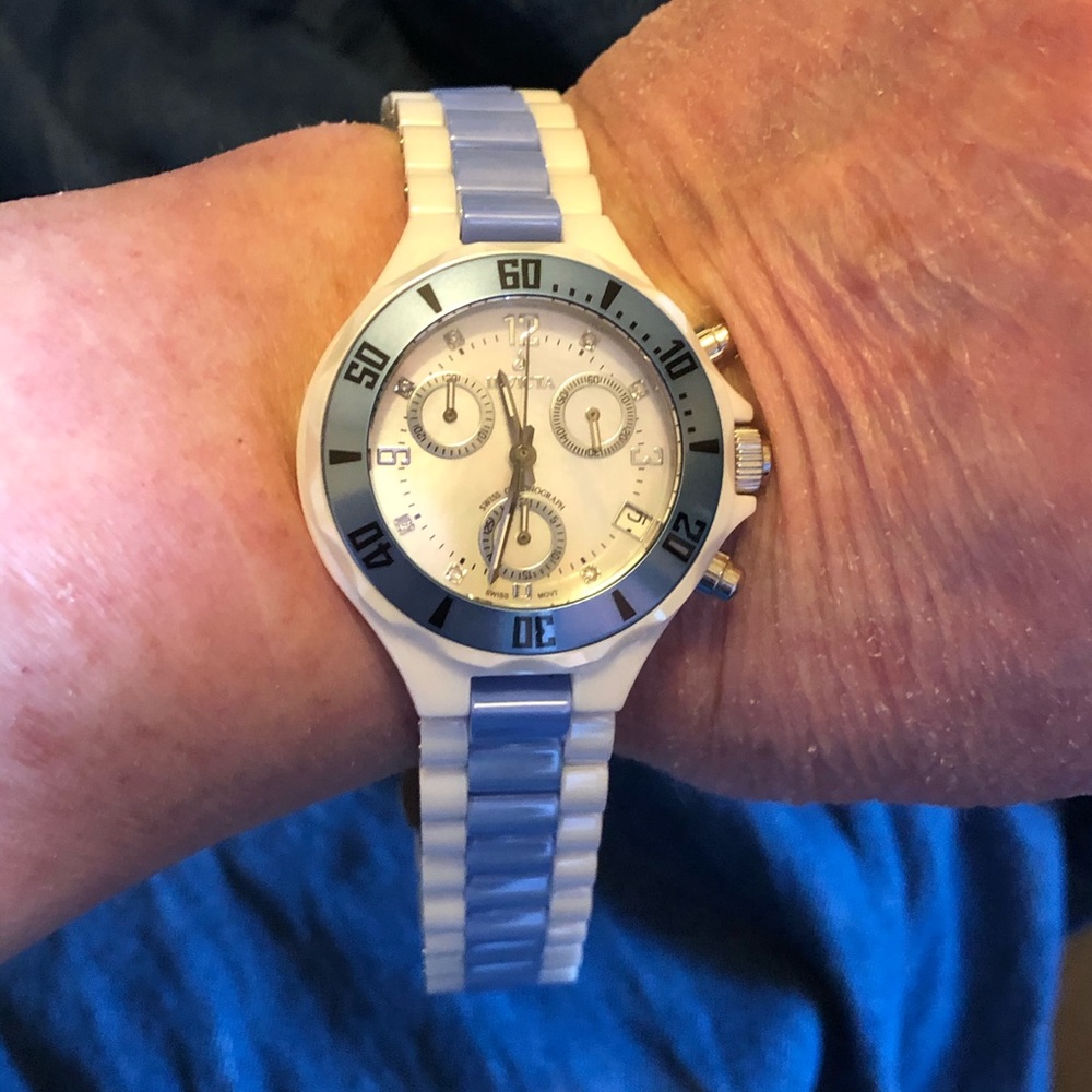NIB WOMENS INVICTA CERAMIC WATCH